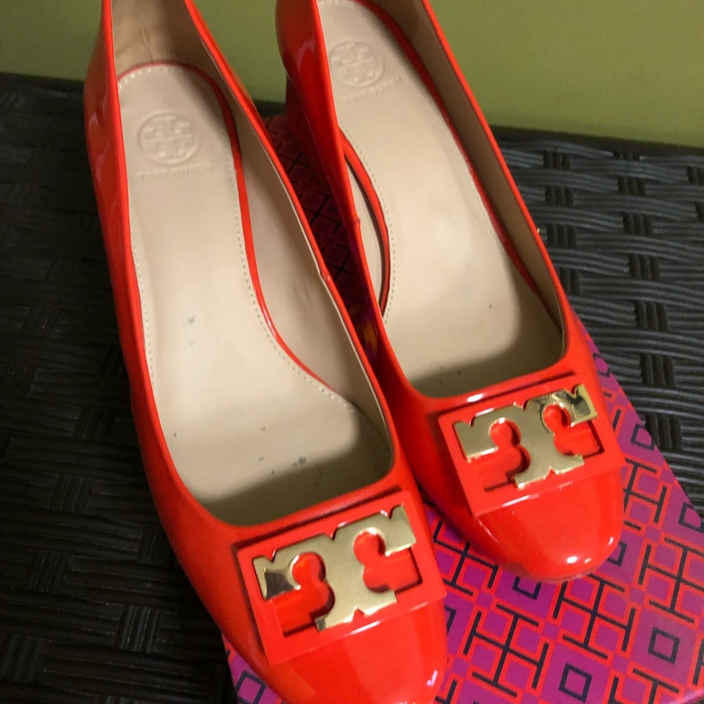 Tory Burch Orange in mint condition shoes(Loafers)